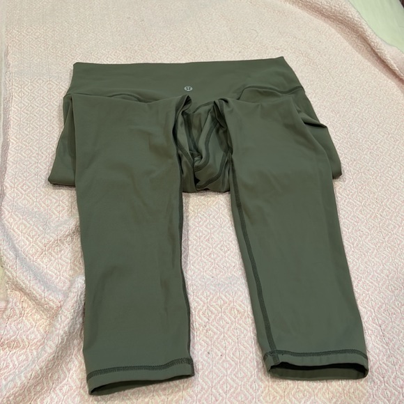 Lululemon size 10 wunder under leggings - Picture 5 of 5